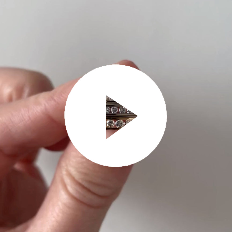 <iframe src="https://www.youtube.com/embed/plsubb8I_CE?playlist=plsubb8I_CE&loop=1;rel=0&autoplay=0&controls=1&showinfo=0" frameborder="0"></iframe>