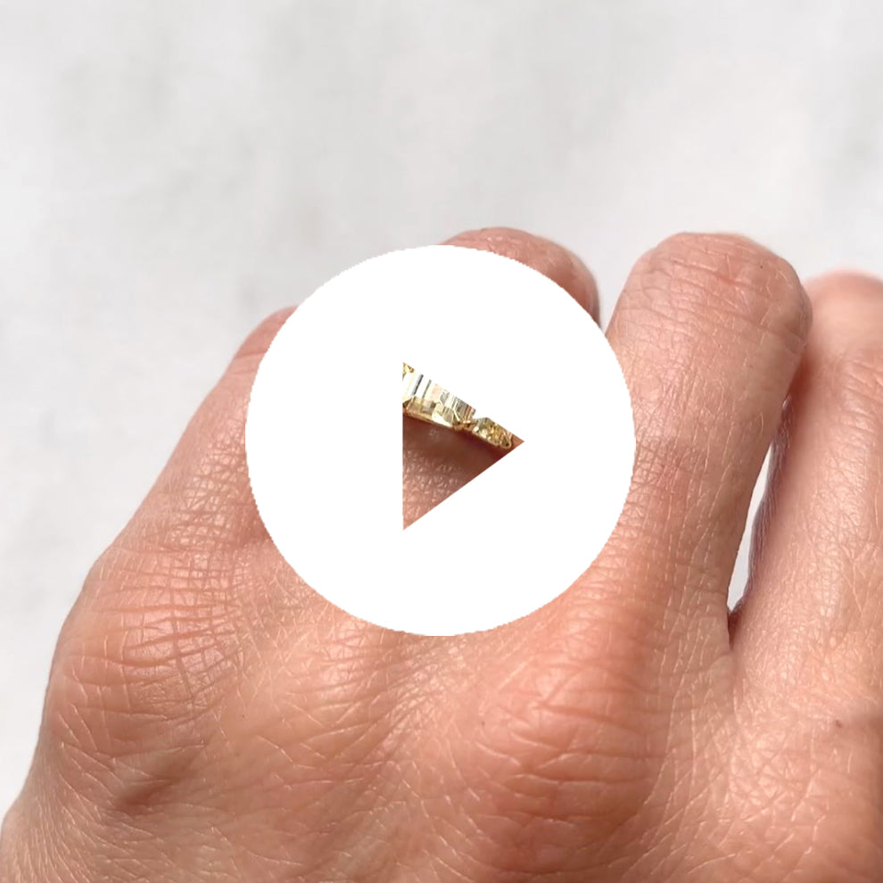 <iframe src="https://www.youtube.com/embed/90KVkIBdA6A?playlist=90KVkIBdA6A&loop=1;rel=0&autoplay=0&controls=1&showinfo=0" frameborder="0"></iframe>