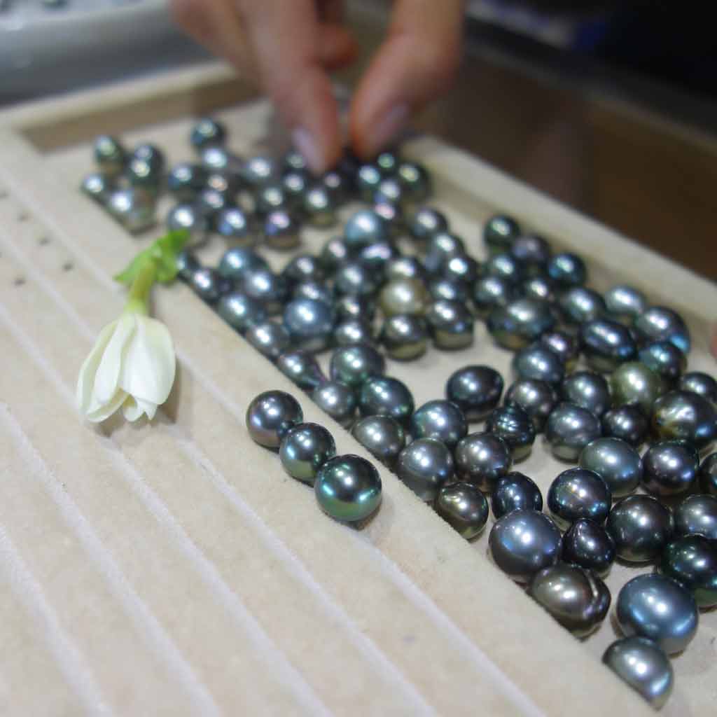 Eco-friendly black Tahitian pearls