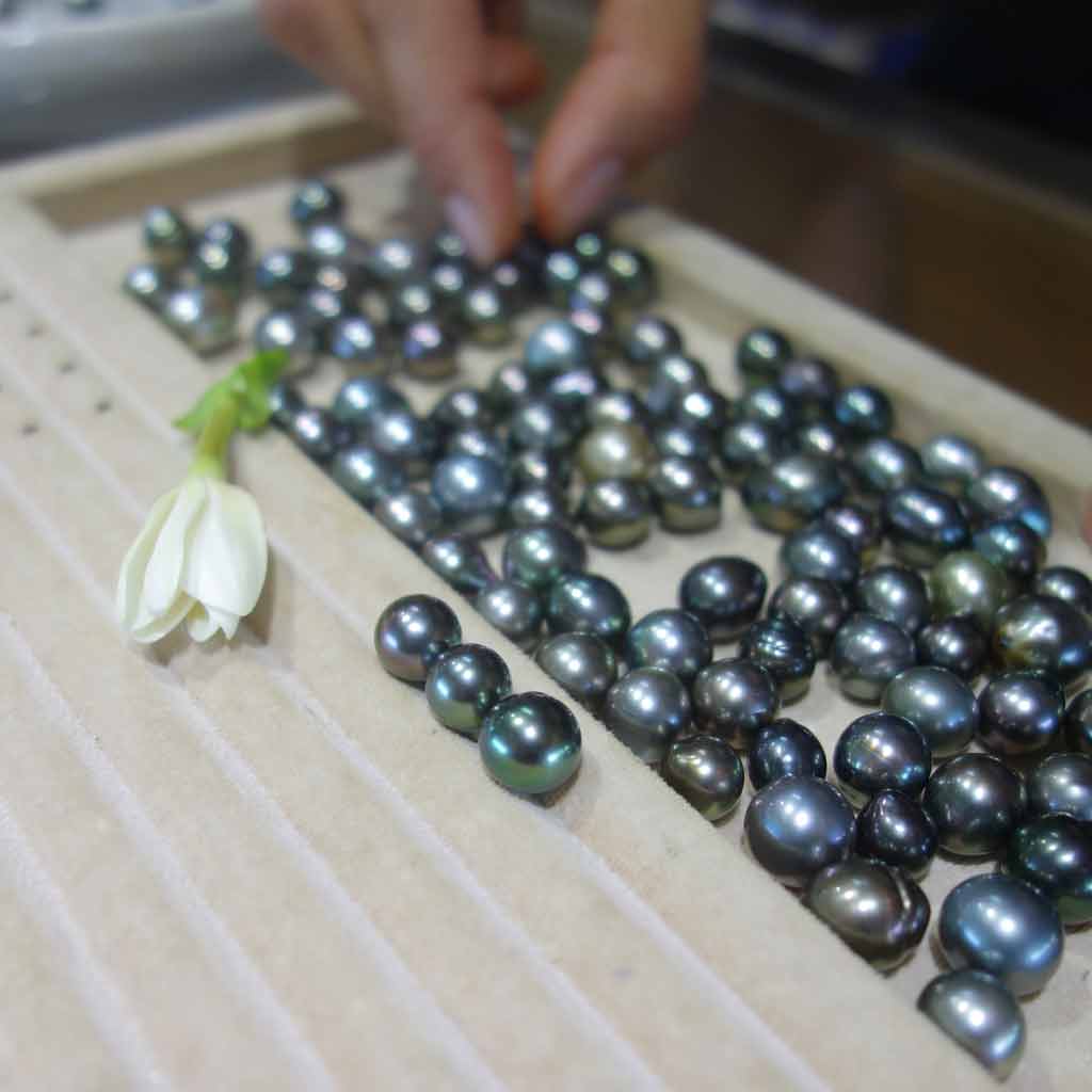 Eco-friendly black Tahitian pearls 