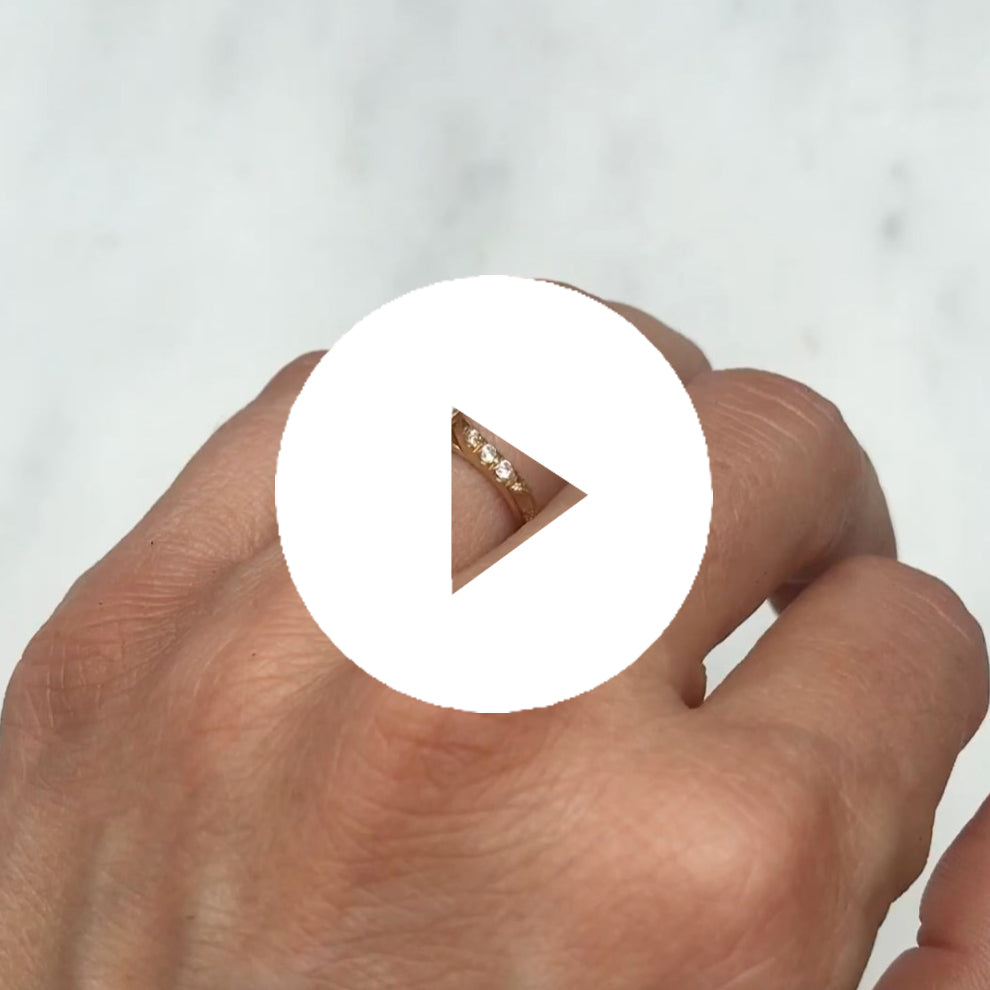 <iframe src="https://www.youtube.com/embed/i-rnaTQqOrY?playlist=i-rnaTQqOrY&loop=1;rel=0&autoplay=0&controls=1&showinfo=0" frameborder="0"></iframe>