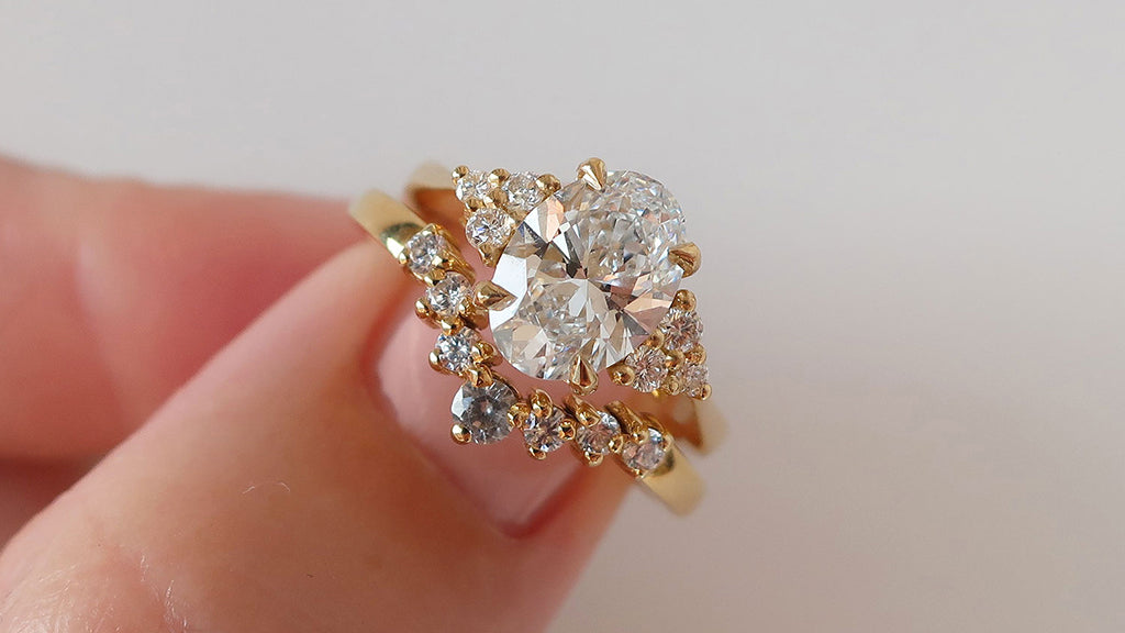 It is possible to tell a natural diamond from a lab-grown diamond?