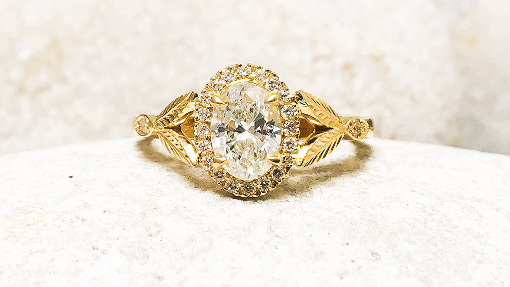 What is a cluster engagement ring?
