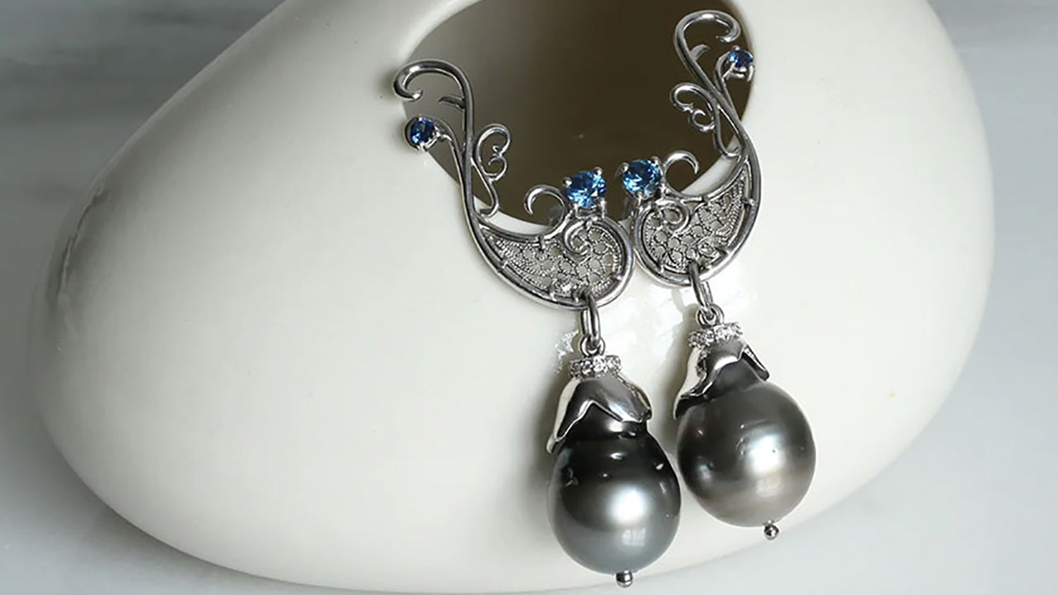 What is art jewellery?