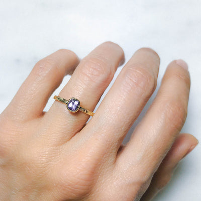 Candy Pop Mauve Spinel Engagement Ring, 18ct Ethical Gold 1