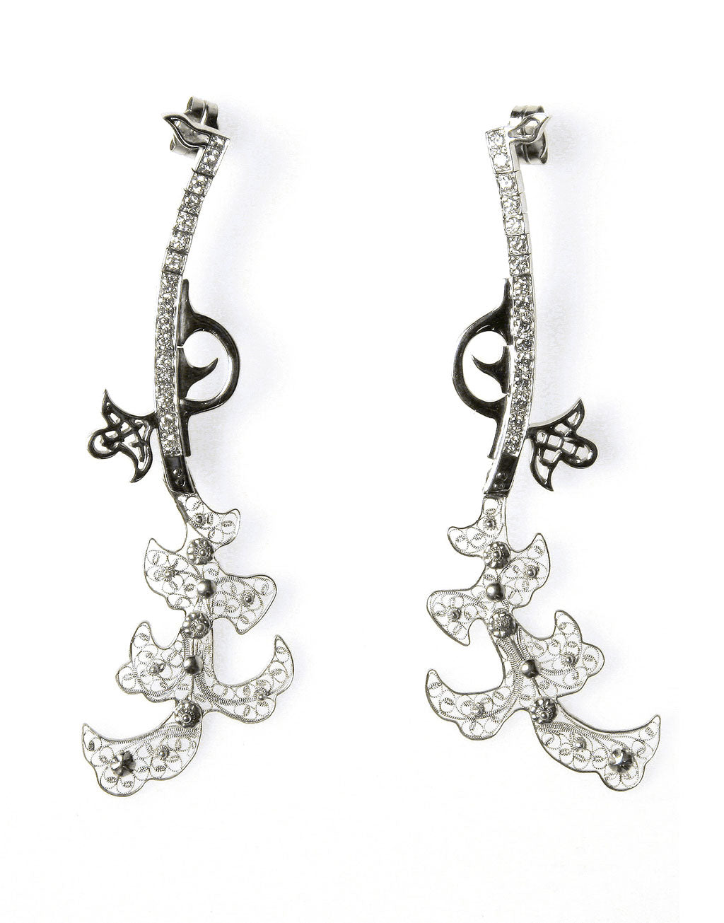 Heaven & Hell: unique and hand-crafted filigree earrings cast in white gold ands set with diamonds