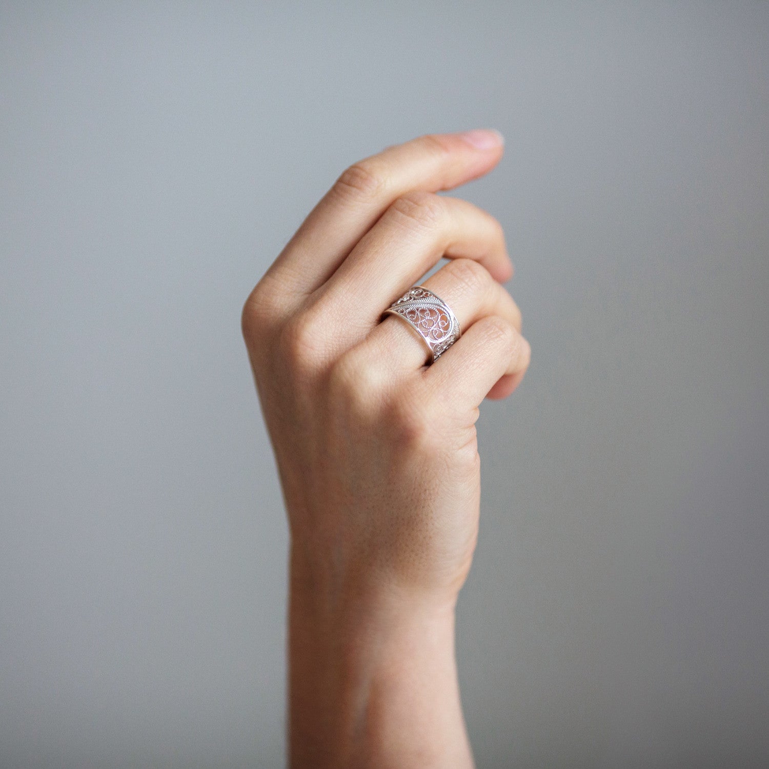 Filigree Links Single Ring