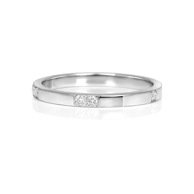 Bespoke Katie wedding ring - 100% recycled platinum and grain-set conflict-free diamonds 3