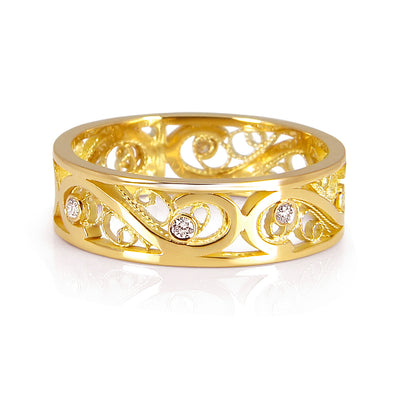 Bespoke Tamsin wedding ring - recycled yellow gold, conflict-free diamonds and filigree technique 2