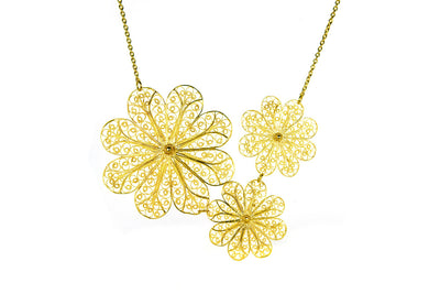 Filigree Rosette Necklace. Yellow Gold