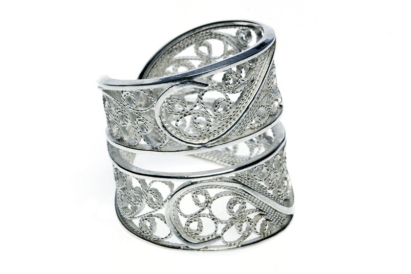 Filigree Links Ring