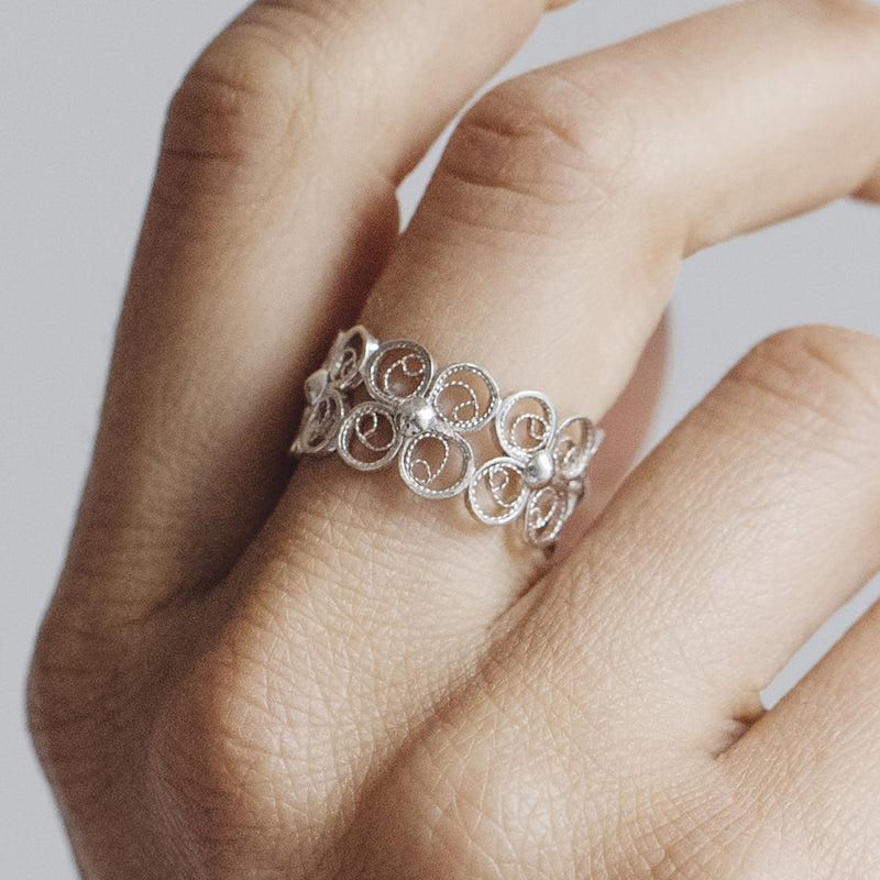 Filigree Enchanting Clover Ring in Silver - Arabel Lebrusan