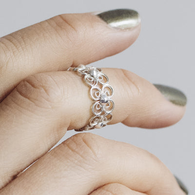 Filigree Enchanting Clover Ring in Yellow Gold - Arabel Lebrusan