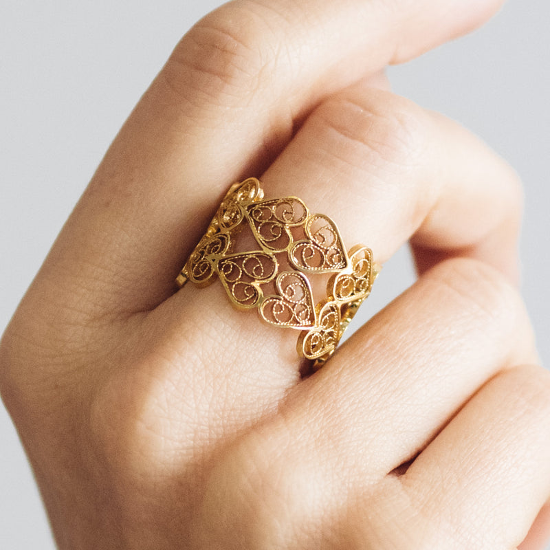 Filigree Double Hearts Ring. Yellow Gold